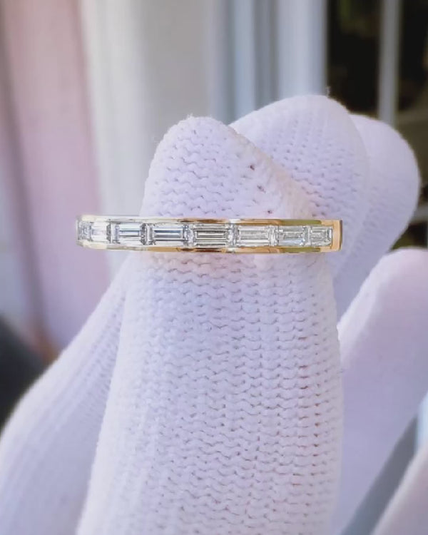 Close-up video of the Cancun baguette-cut diamond eternity band in 18K yellow gold